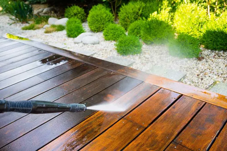 Nettoyage haute pression terrasse par un professionnel, Dijon, GFD Environnement